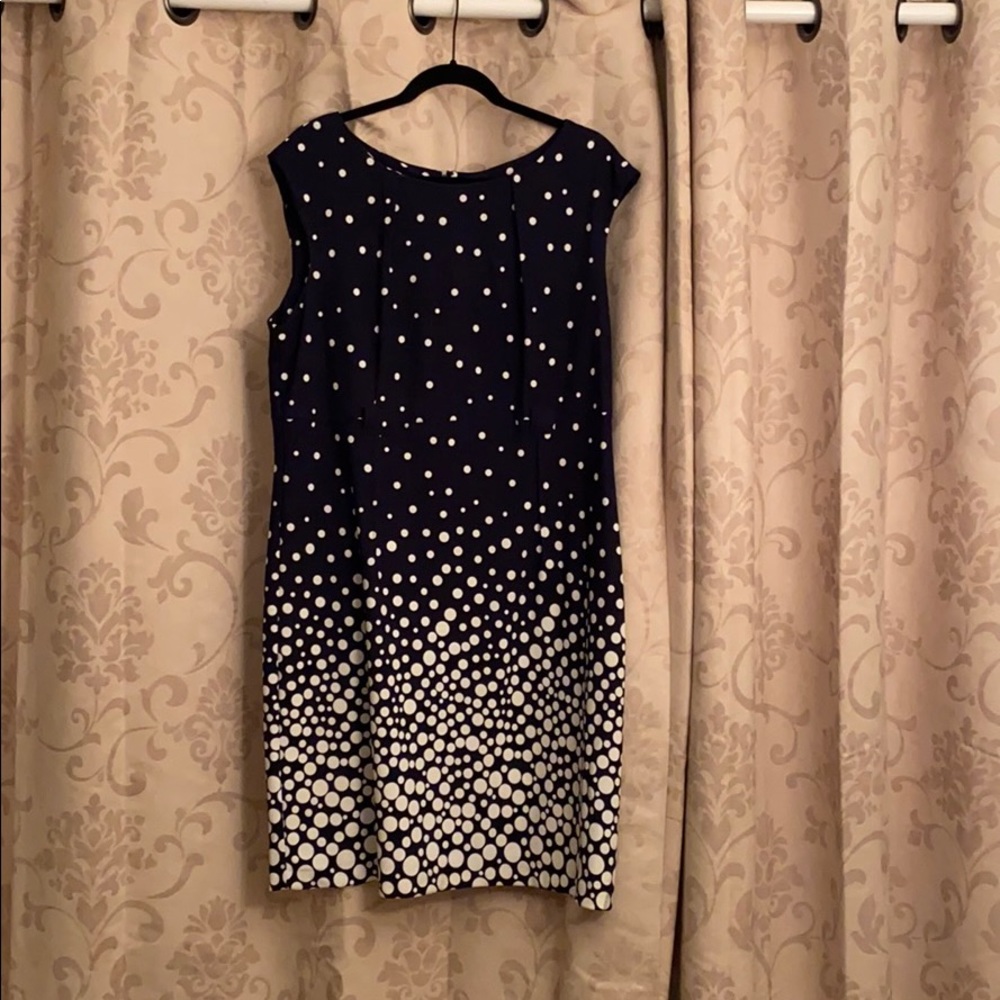 Beautiful white / blue dress - size 16